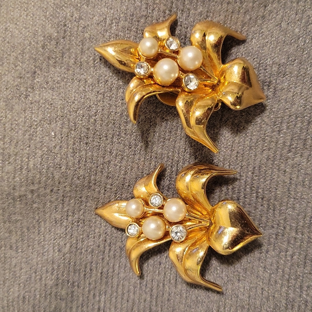 Vintage Goldtone & Faux Pearl SALO Clip-on Earrings